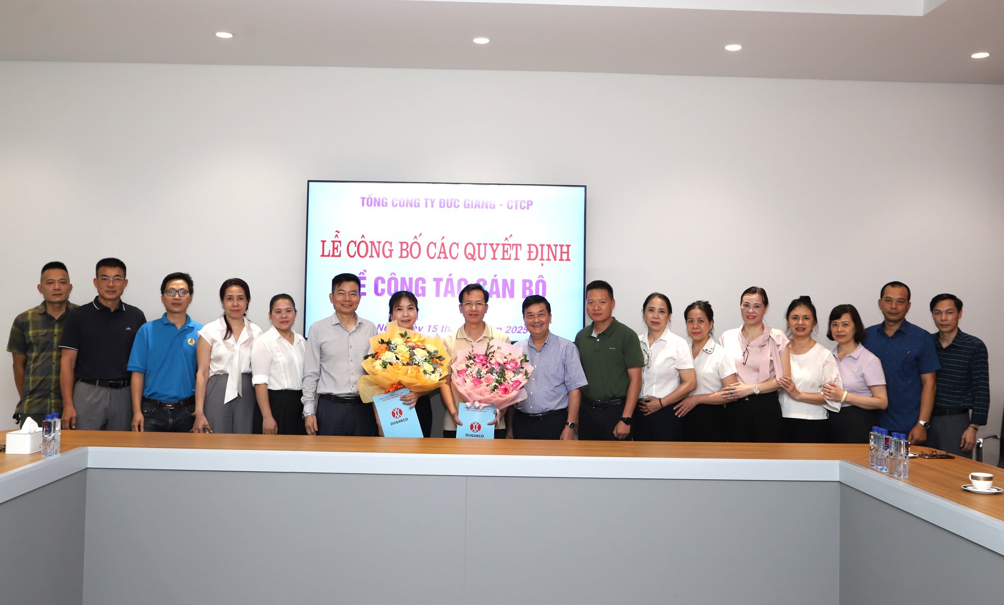 LỄ CÔNG BỐ CÁC QUYẾT ĐỊNH MIỄN NHIỆM ,BỔ NHIỆM CÁN BỘ TẠI CÁC ĐƠN VỊ THÀNH VIÊN CỦA TỔNG CÔNG TY ĐỨC GIANG
