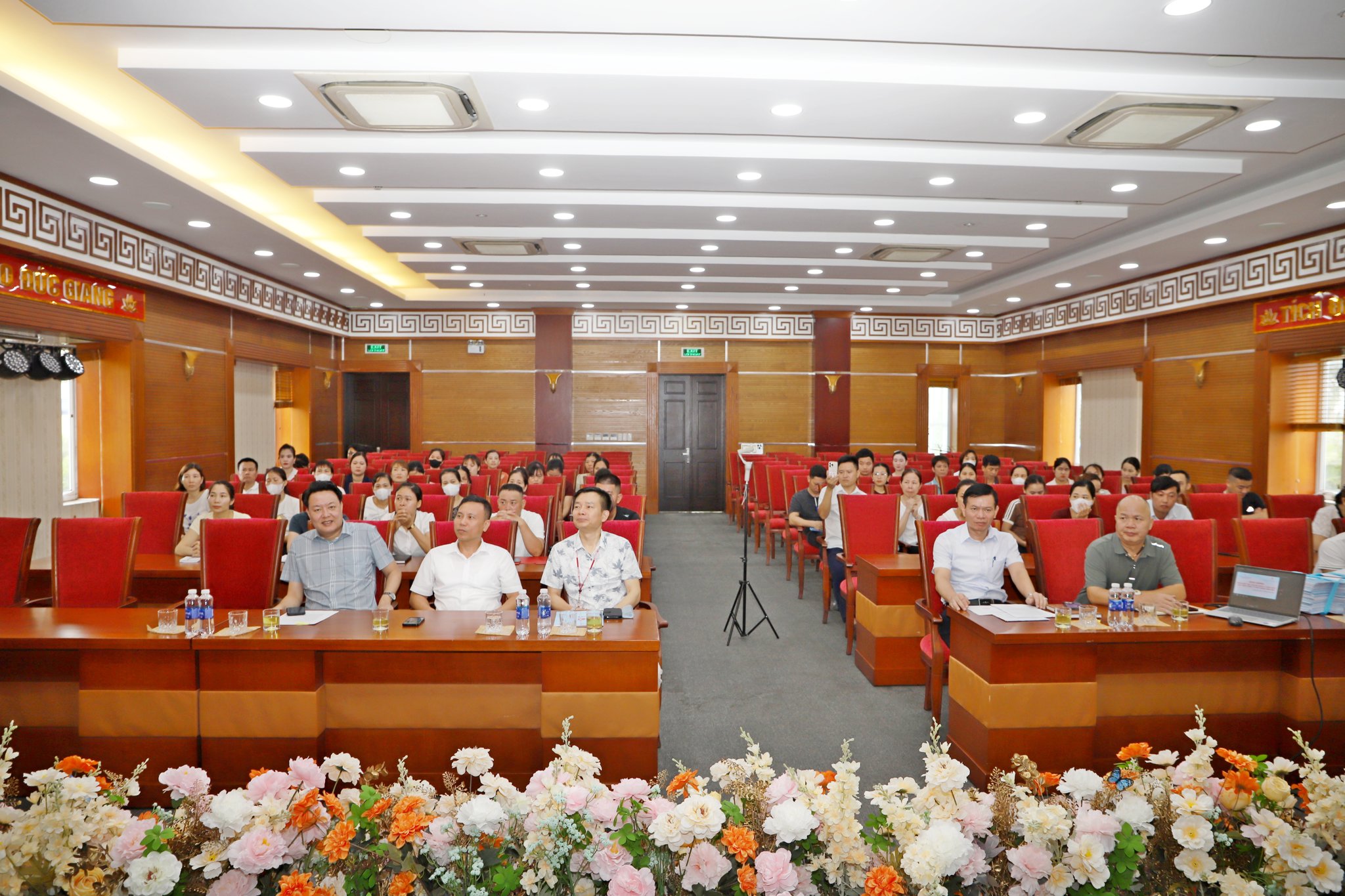 TỔNG CÔNG TY ĐỨC GIANG KHAI GIẢNG KHOÁ ĐÀO TẠO CÁN BỘ QUẢN LÝ SẢN XUẤT  HỢP TÁC CÙNG TRƯỜNG ĐẠI HỌC CÔNG NGHIỆP VÀ THƯƠNG MẠI HÀ NỘI 